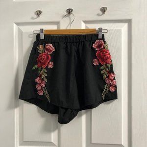 BLACK FLORAL SHORTS